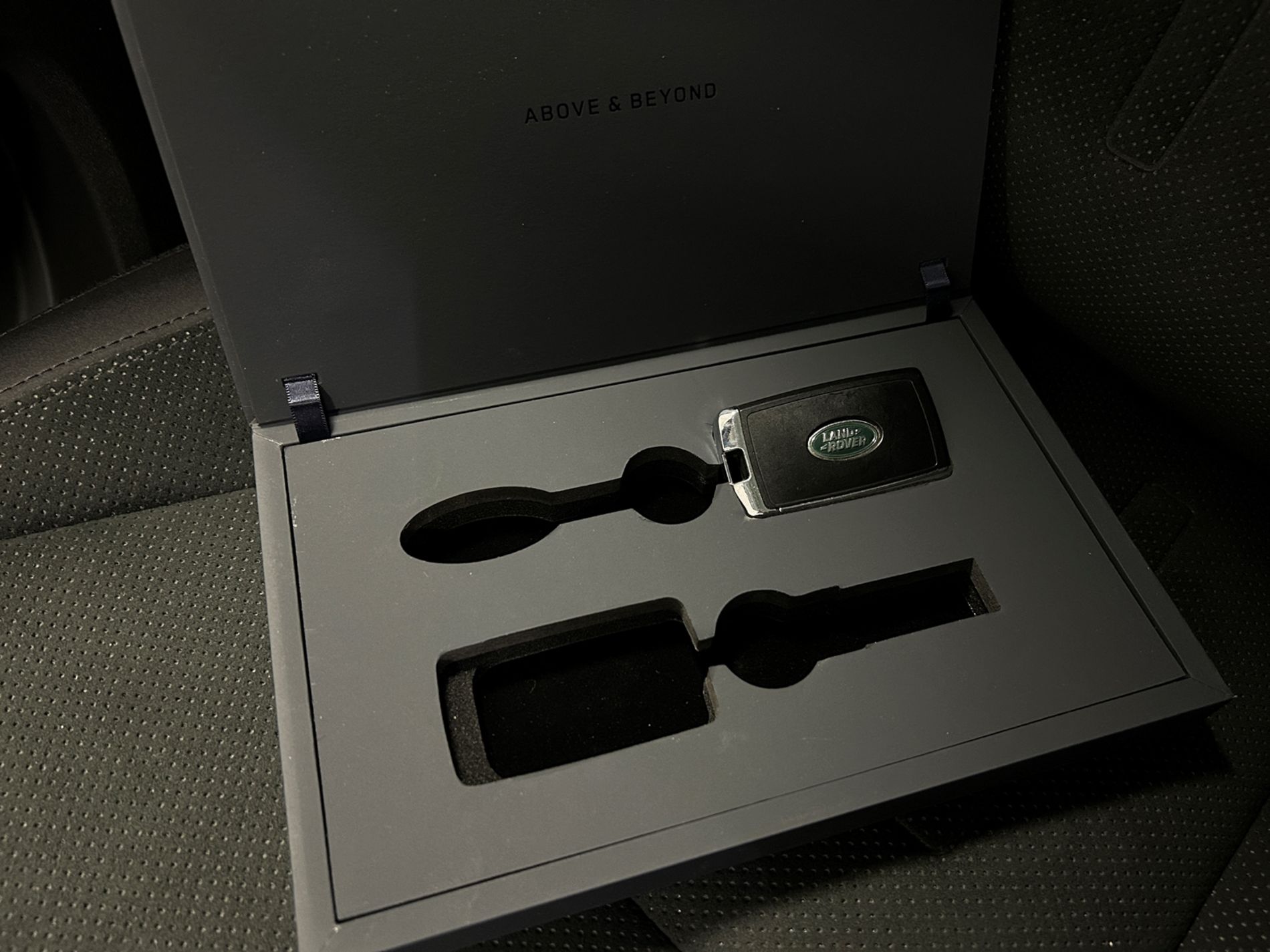 Defender 110 3.0d i6 mhev SE awd 200cv auto - Autoviemme